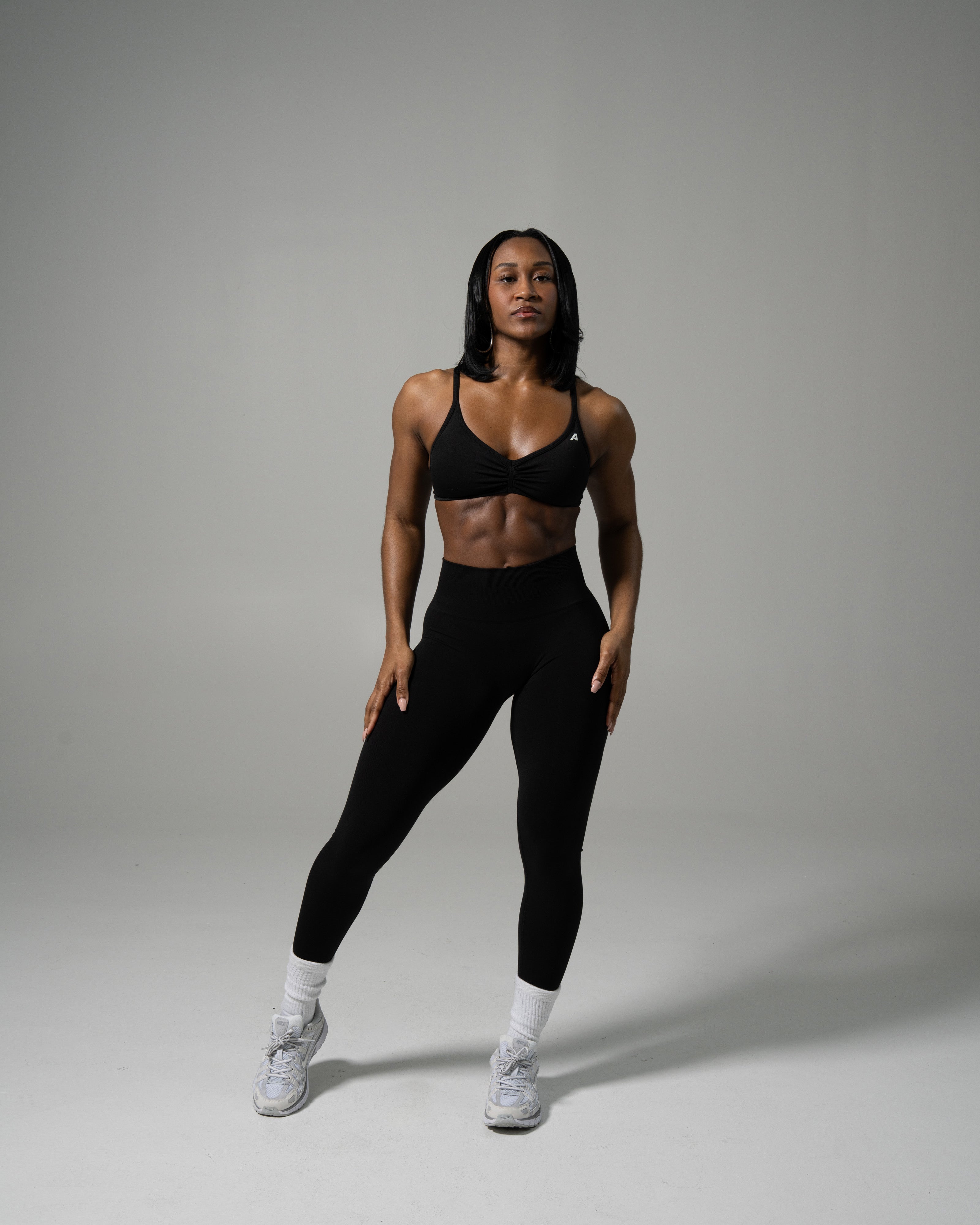 Velera Women's Pump Mid Rise Seamless Leggings - Black women's workout leggings detail view